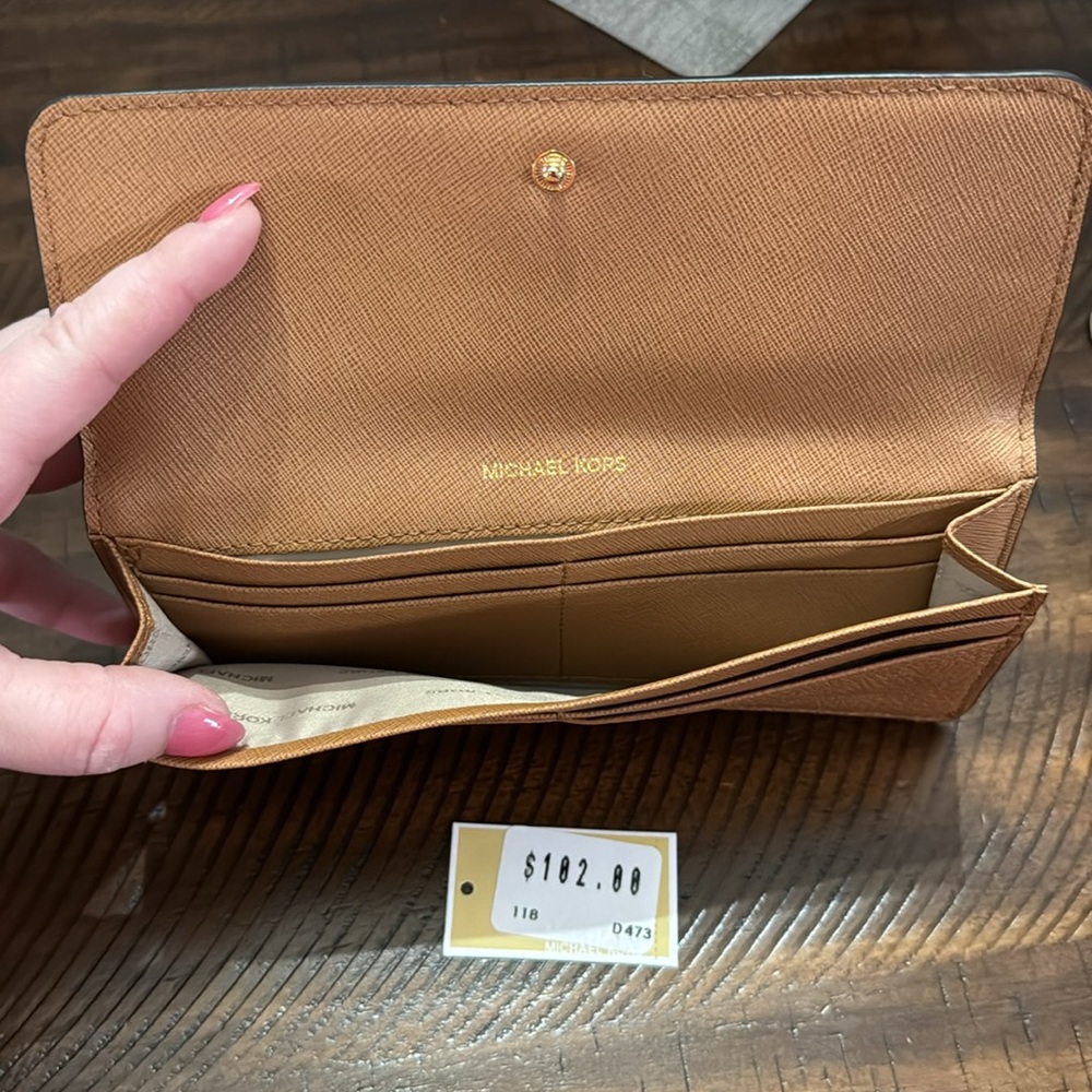 Michael Kors - Picture 4 of 4